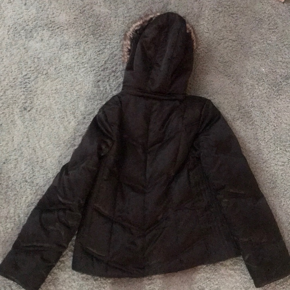 Black GUESS short down puffer w fake fur hood - Picture 7 of 14